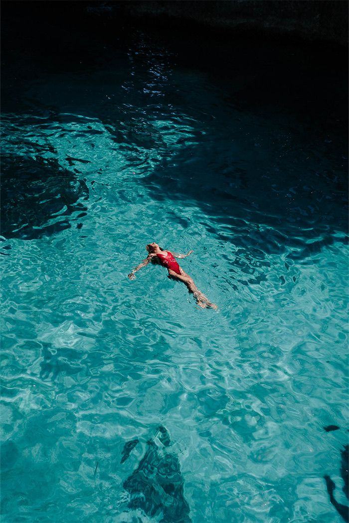 Turquoise swims